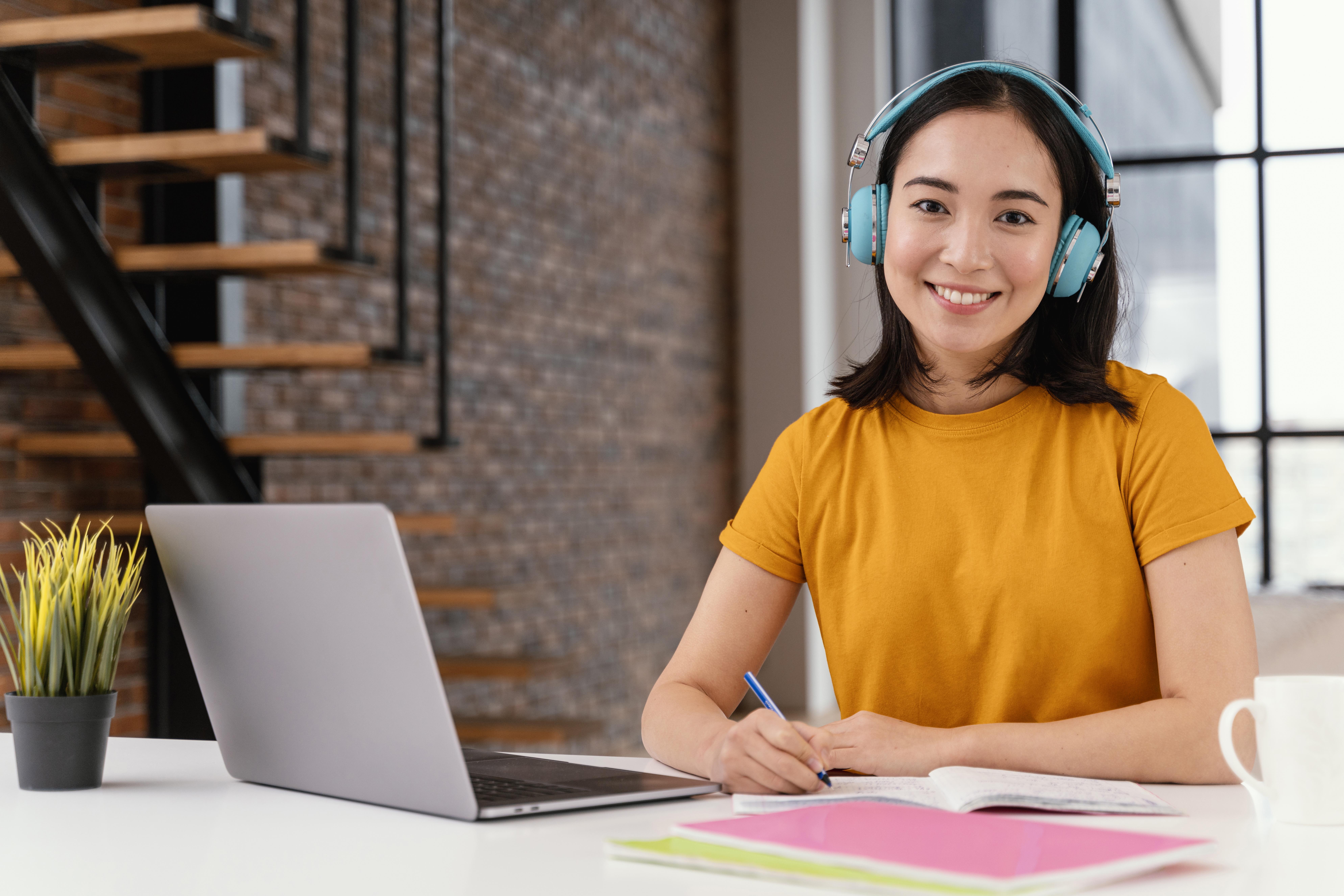 Harnessing The 5Ps of Procurement Excellence 1 young woman attending online class